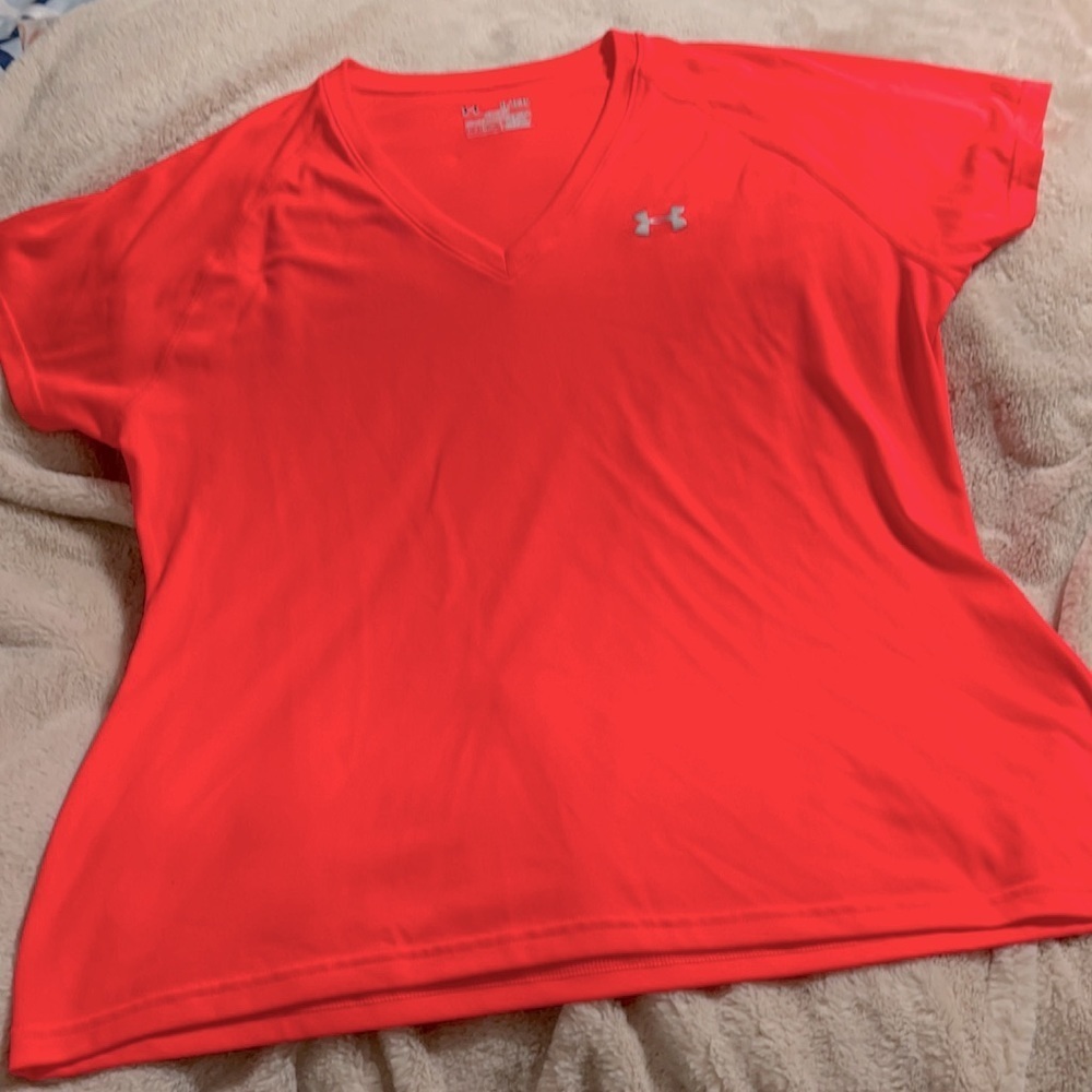 Bright Under Armour vneck shirt XL